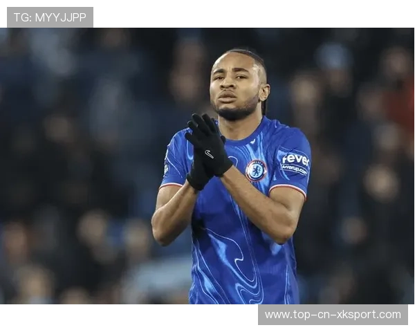 切尔西中路渗透更流畅,恩昆库接球后转身射门被封堵 切尔西中路渗透更流畅,恩昆库接球后转身射门被封堵